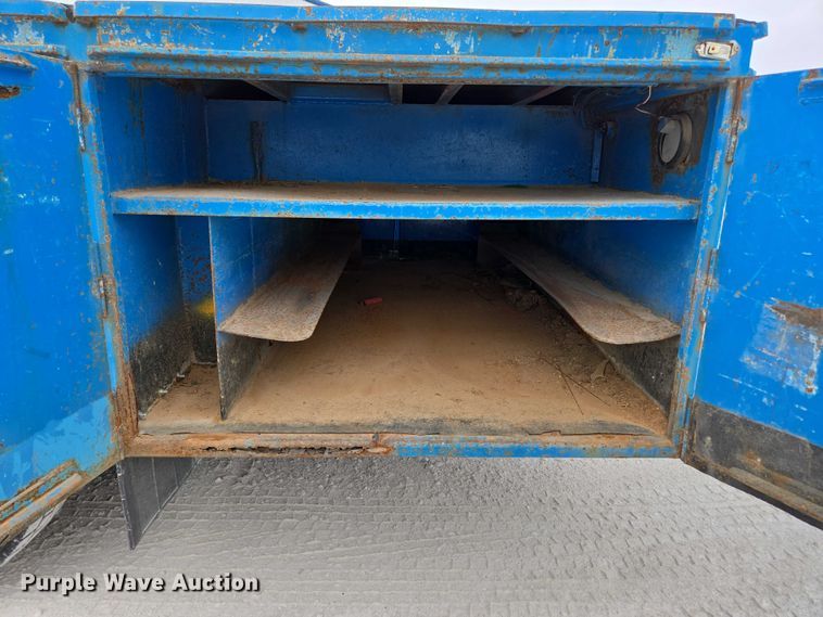 image for item ED2178 2000 International 4700 flatbed truck