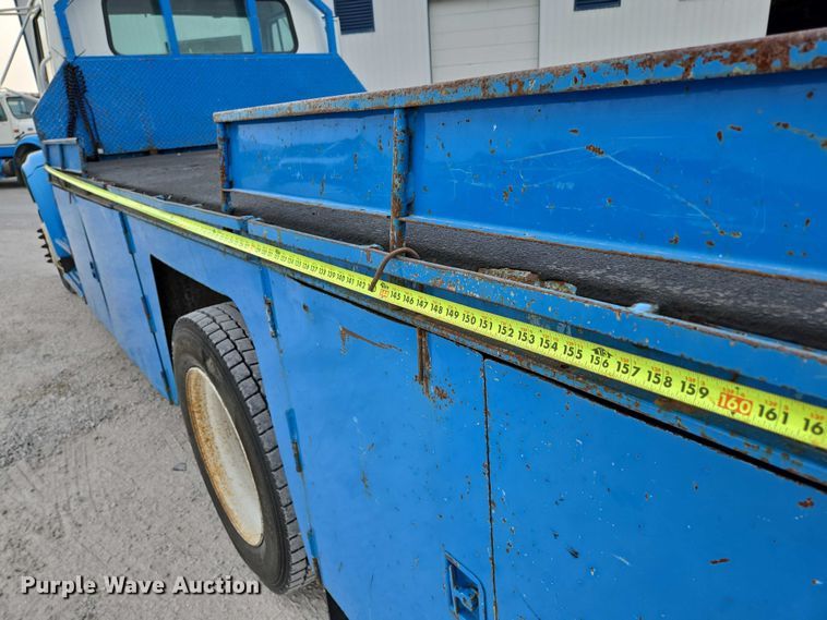 image for item ED2178 2000 International 4700 flatbed truck