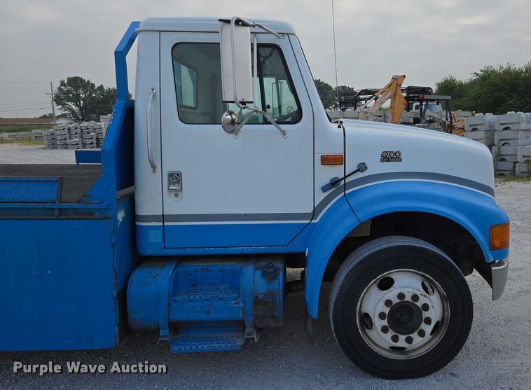 image for item ED2178 2000 International 4700 flatbed truck