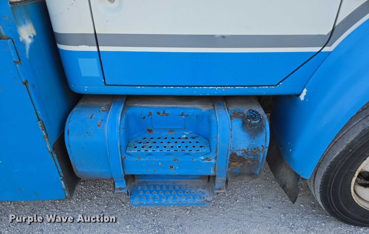 image for item ED2178 2000 International 4700 flatbed truck