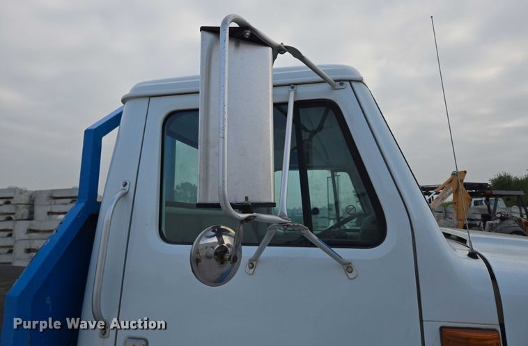 image for item ED2178 2000 International 4700 flatbed truck