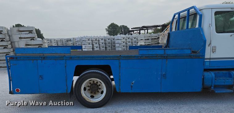 image for item ED2178 2000 International 4700 flatbed truck