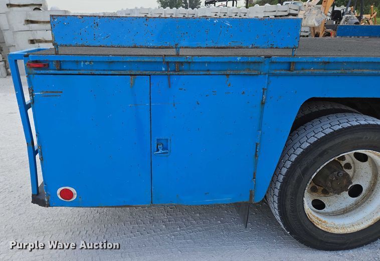 image for item ED2178 2000 International 4700 flatbed truck