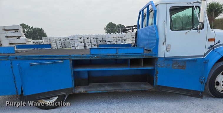 image for item ED2178 2000 International 4700 flatbed truck