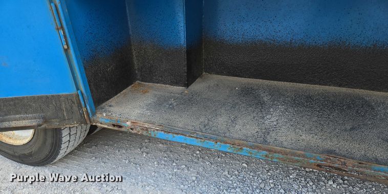 image for item ED2178 2000 International 4700 flatbed truck