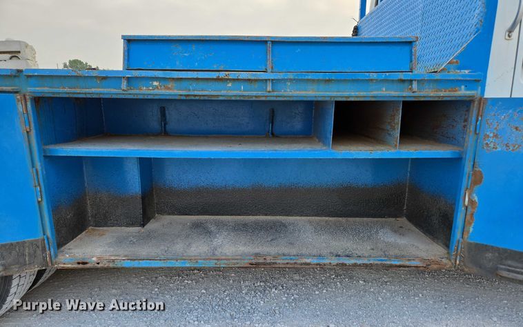 image for item ED2178 2000 International 4700 flatbed truck