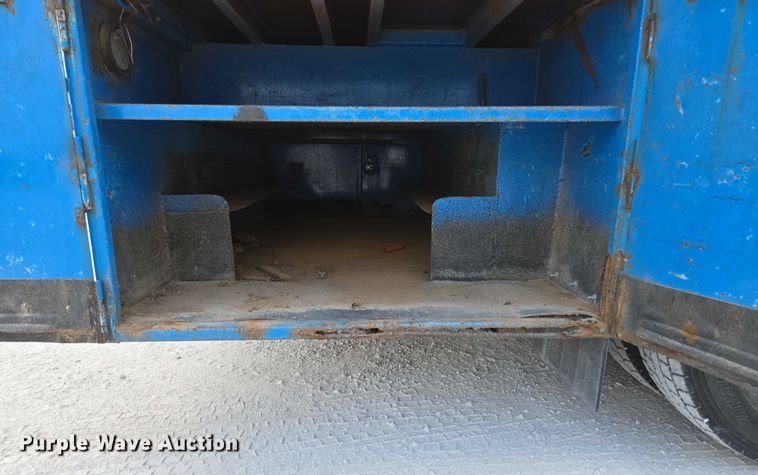 image for item ED2178 2000 International 4700 flatbed truck