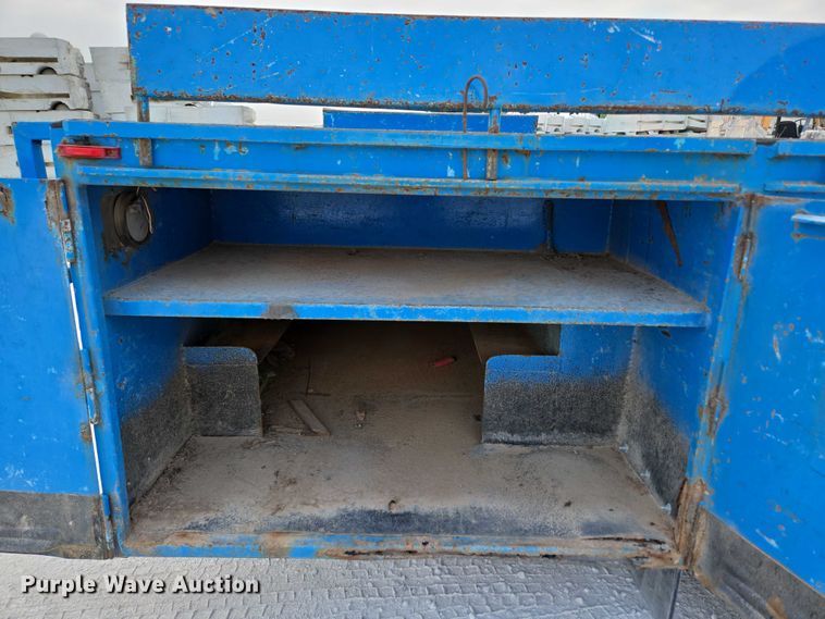 image for item ED2178 2000 International 4700 flatbed truck