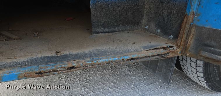 image for item ED2178 2000 International 4700 flatbed truck