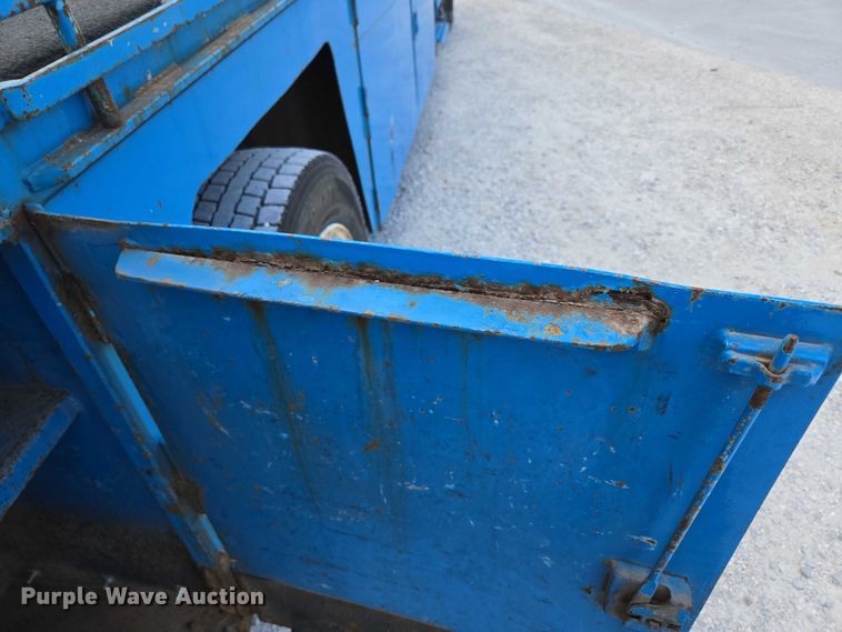 image for item ED2178 2000 International 4700 flatbed truck