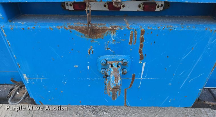 image for item ED2178 2000 International 4700 flatbed truck