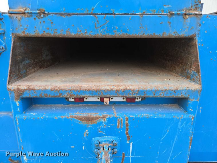 image for item ED2178 2000 International 4700 flatbed truck