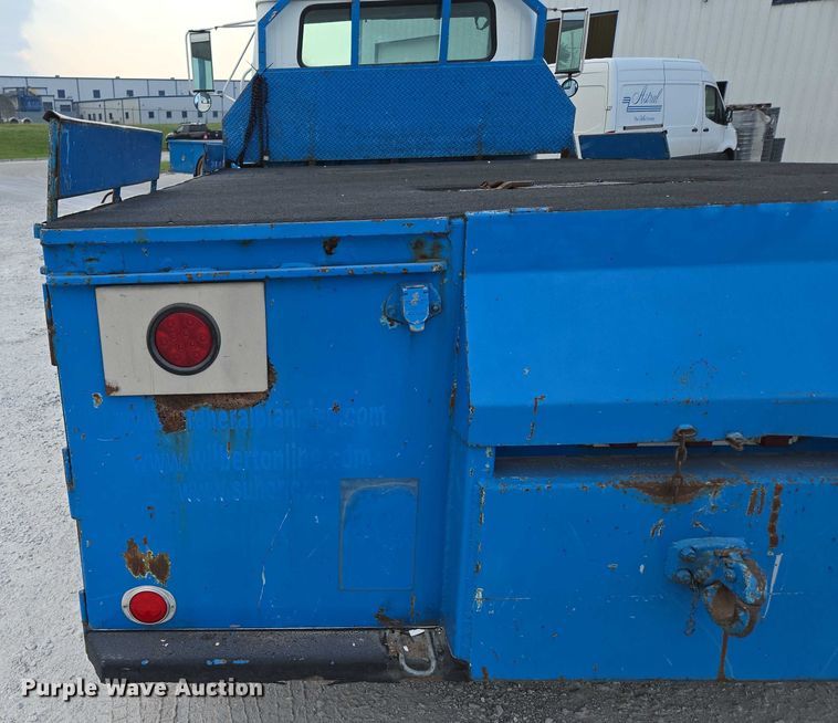 image for item ED2178 2000 International 4700 flatbed truck