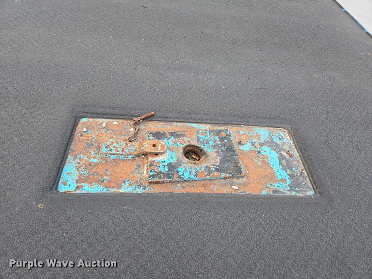 image for item ED2178 2000 International 4700 flatbed truck