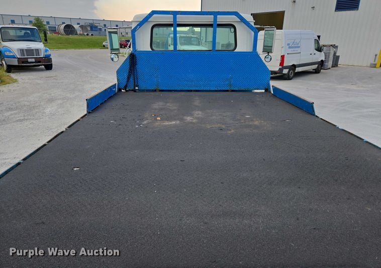 image for item ED2178 2000 International 4700 flatbed truck