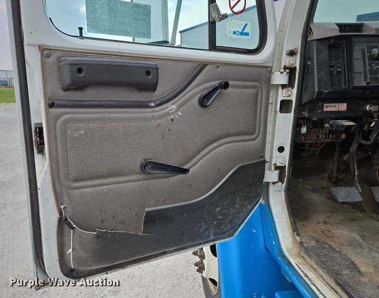 image for item ED2178 2000 International 4700 flatbed truck