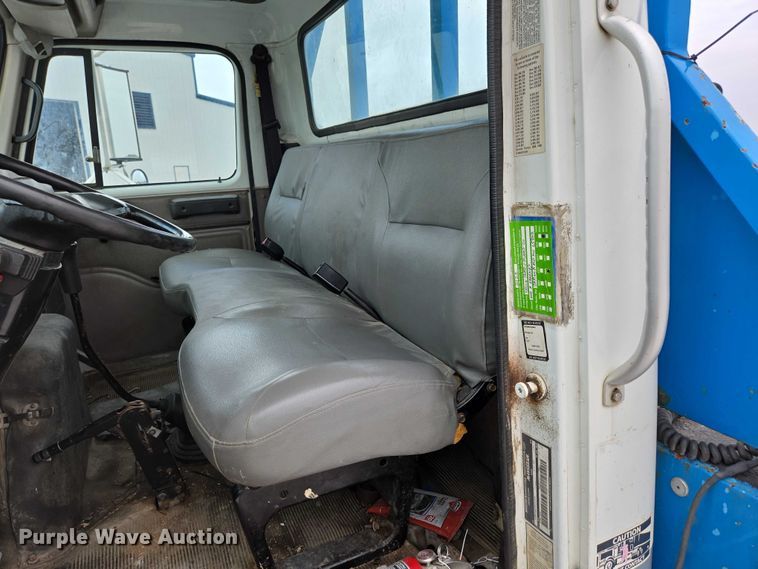 image for item ED2178 2000 International 4700 flatbed truck