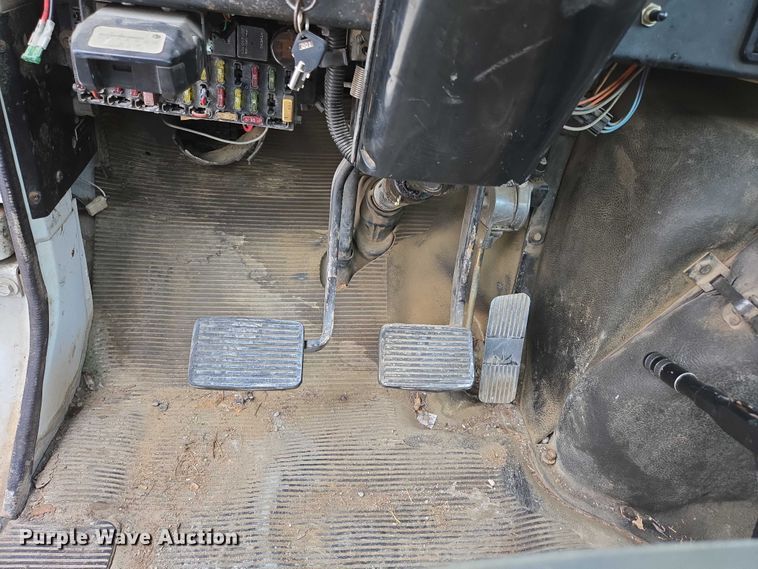 image for item ED2178 2000 International 4700 flatbed truck