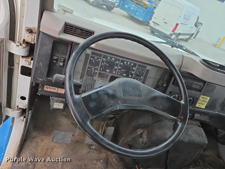 image for item ED2178 2000 International 4700 flatbed truck