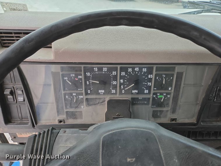 image for item ED2178 2000 International 4700 flatbed truck