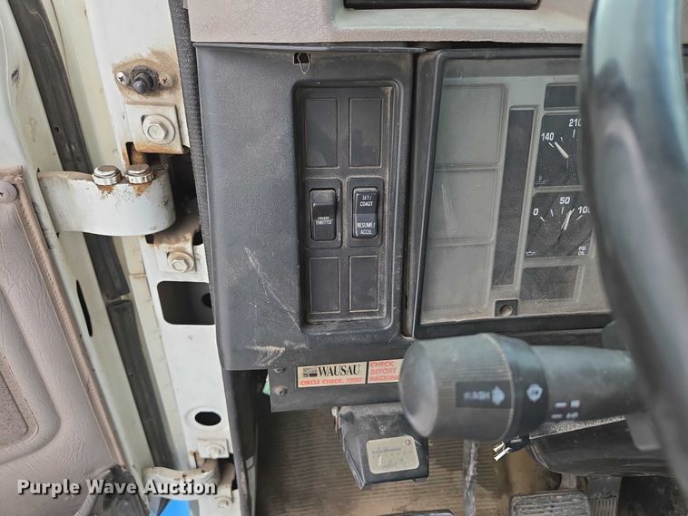 image for item ED2178 2000 International 4700 flatbed truck