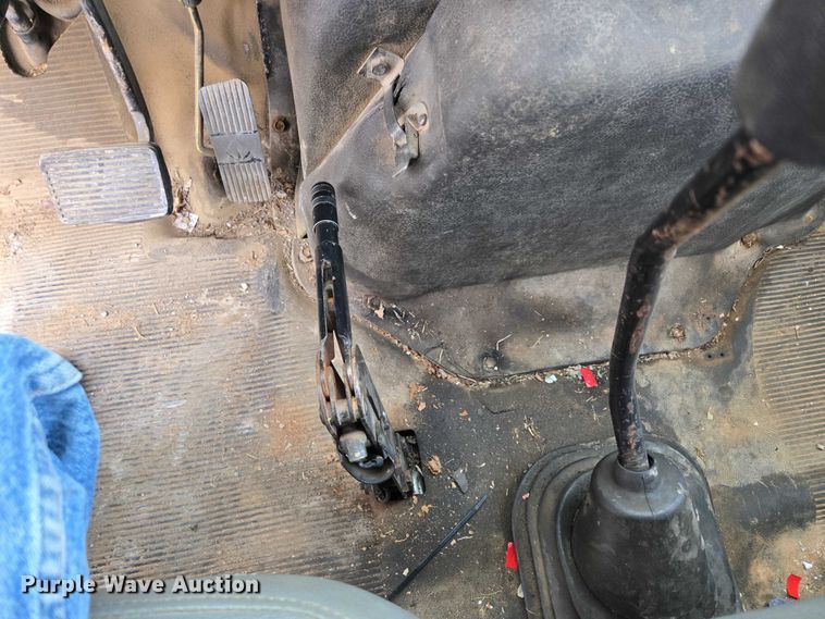 image for item ED2178 2000 International 4700 flatbed truck