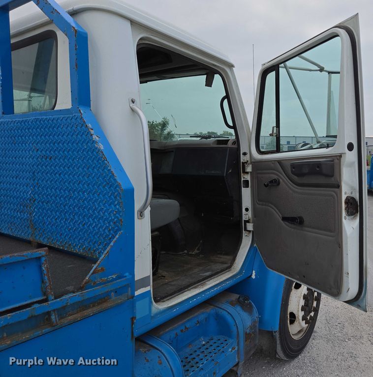 image for item ED2178 2000 International 4700 flatbed truck