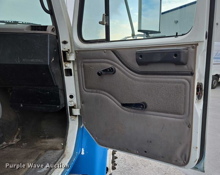 image for item ED2178 2000 International 4700 flatbed truck