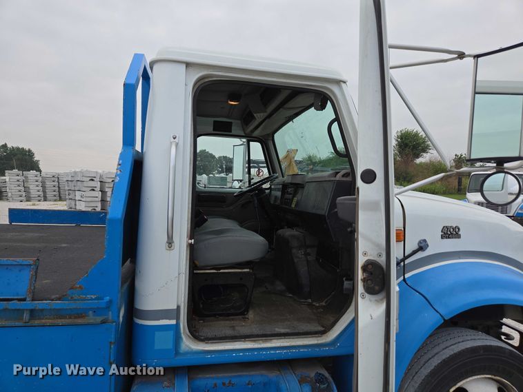 image for item ED2178 2000 International 4700 flatbed truck