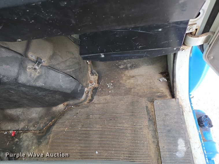 image for item ED2178 2000 International 4700 flatbed truck