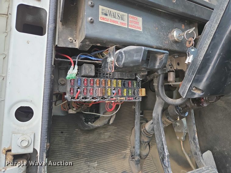 image for item ED2178 2000 International 4700 flatbed truck