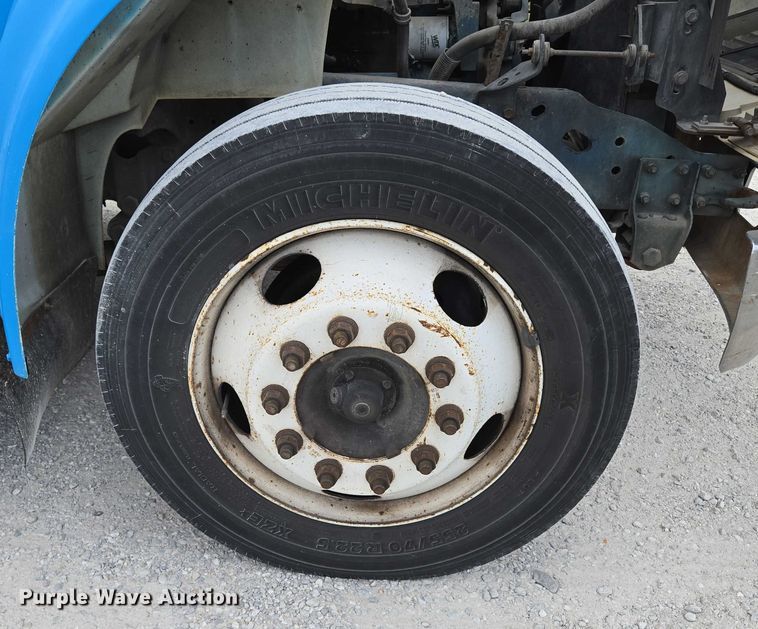 image for item ED2178 2000 International 4700 flatbed truck