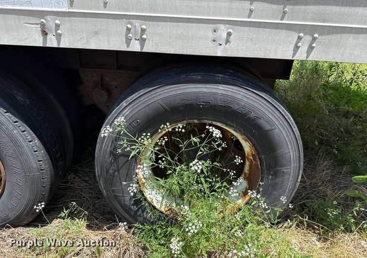 image for item ED4262 1986 Fruehauf dry van trailer