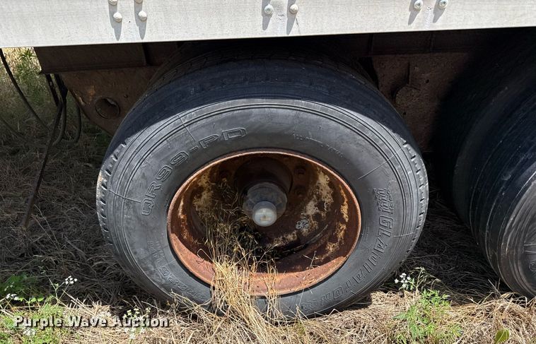 image for item ED4262 1986 Fruehauf dry van trailer