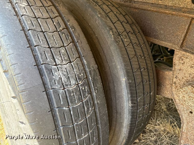 image for item ED4262 1986 Fruehauf dry van trailer