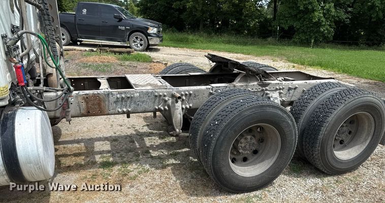 image for item ED4403 2016 Freightliner Cascadia 113 semi truck