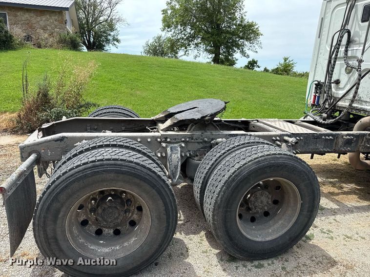 image for item ED4403 2016 Freightliner Cascadia 113 semi truck