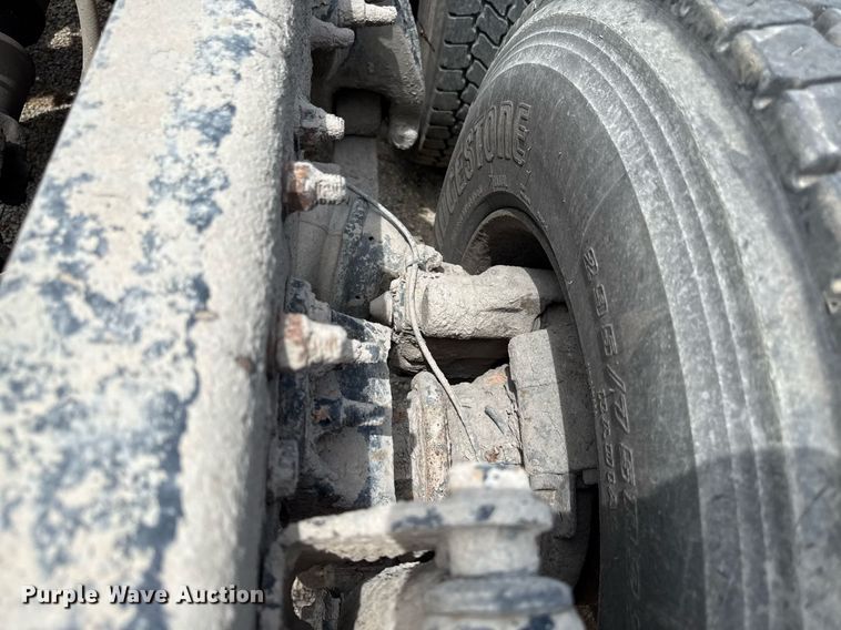 image for item ED4403 2016 Freightliner Cascadia 113 semi truck