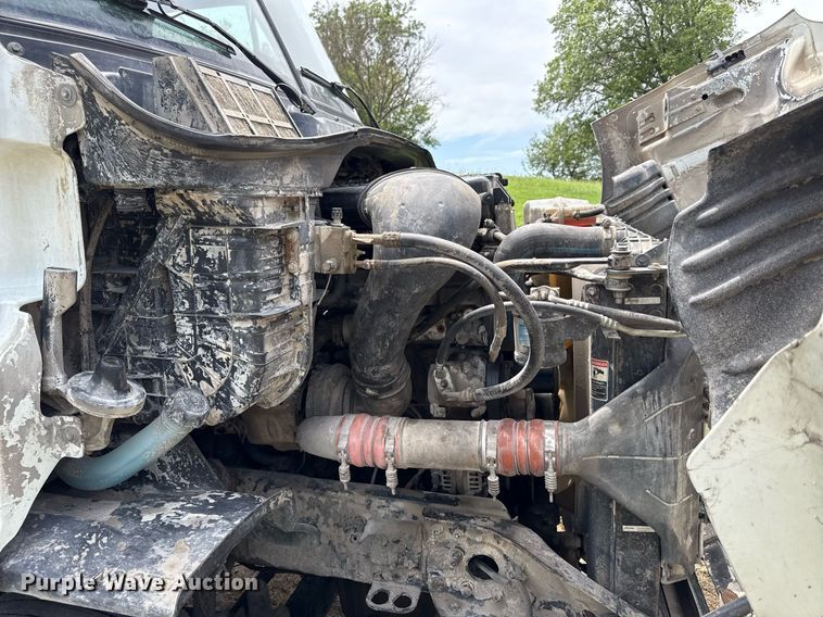 image for item ED4403 2016 Freightliner Cascadia 113 semi truck