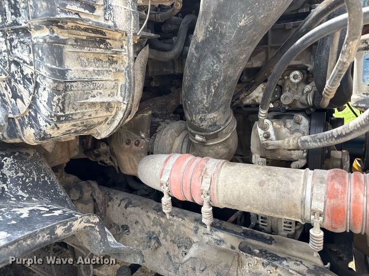 image for item ED4403 2016 Freightliner Cascadia 113 semi truck