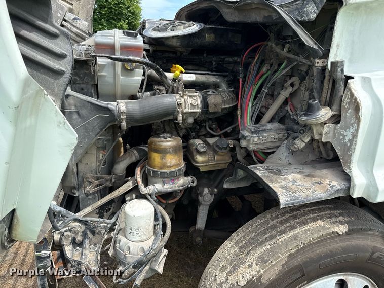 image for item ED4403 2016 Freightliner Cascadia 113 semi truck