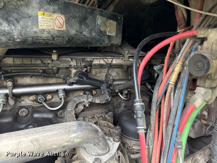 image for item ED4403 2016 Freightliner Cascadia 113 semi truck