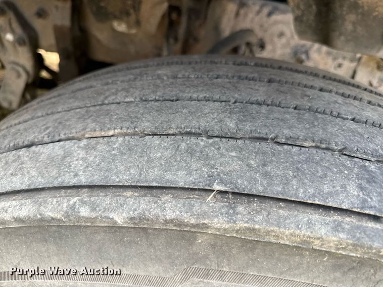 image for item ED4403 2016 Freightliner Cascadia 113 semi truck