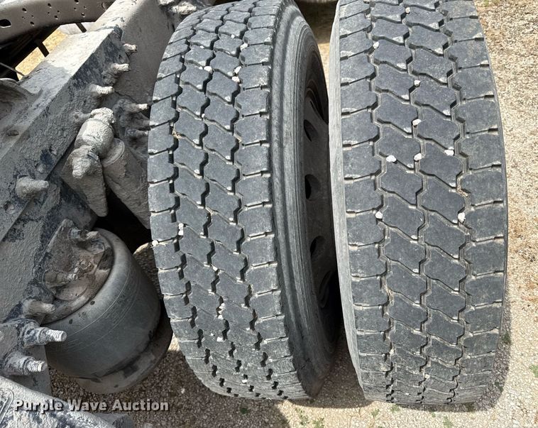 image for item ED4403 2016 Freightliner Cascadia 113 semi truck