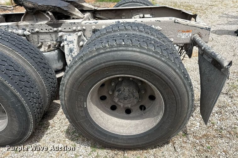 image for item ED4403 2016 Freightliner Cascadia 113 semi truck