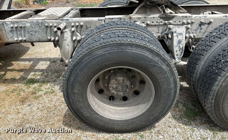 image for item ED4403 2016 Freightliner Cascadia 113 semi truck