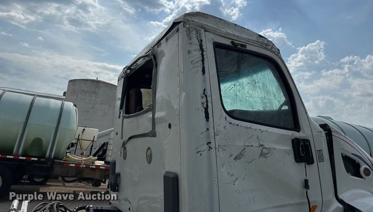 image for item ED4452 2017 Peterbilt 579 semi truck