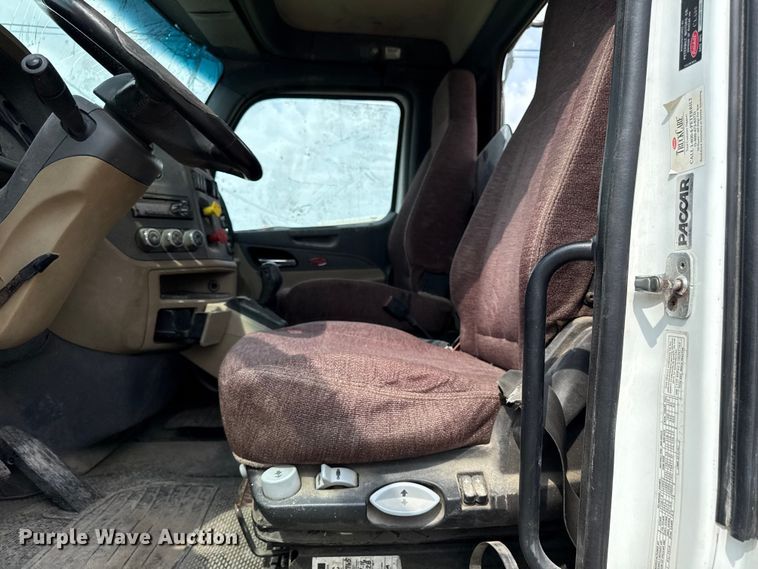 image for item ED4452 2017 Peterbilt 579 semi truck