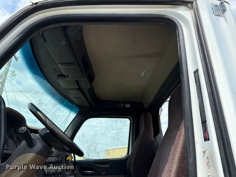 image for item ED4452 2017 Peterbilt 579 semi truck