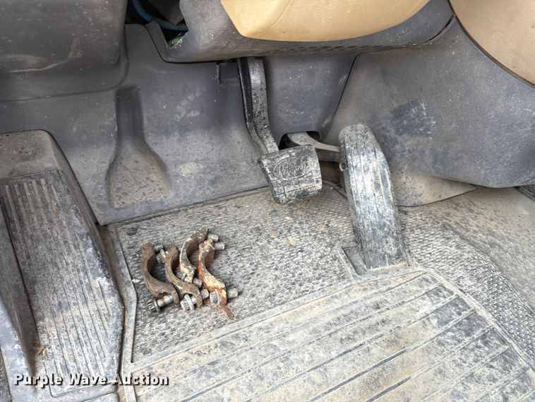 image for item ED4452 2017 Peterbilt 579 semi truck